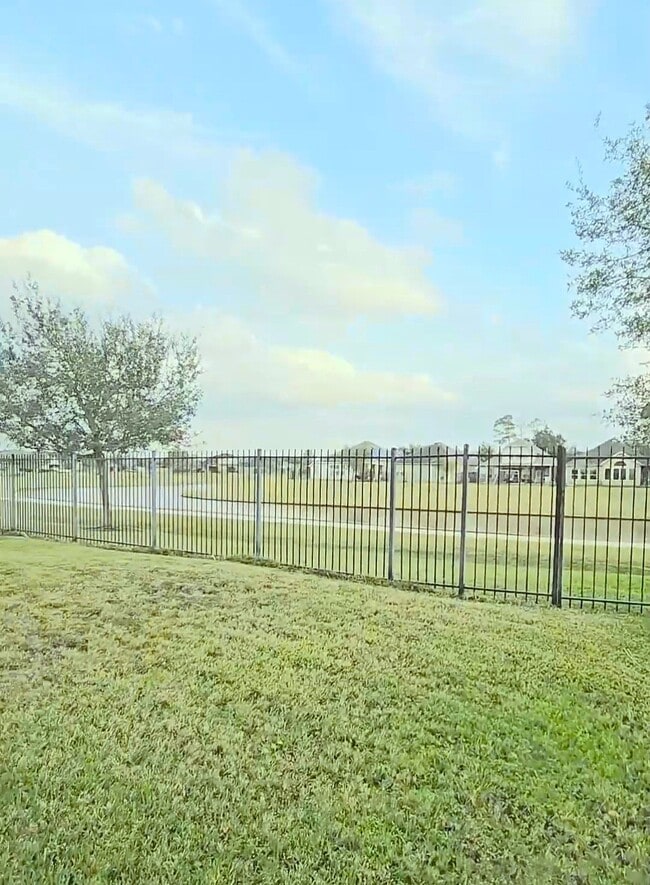 Building Photo - 12846 Northpointe Bend Dr