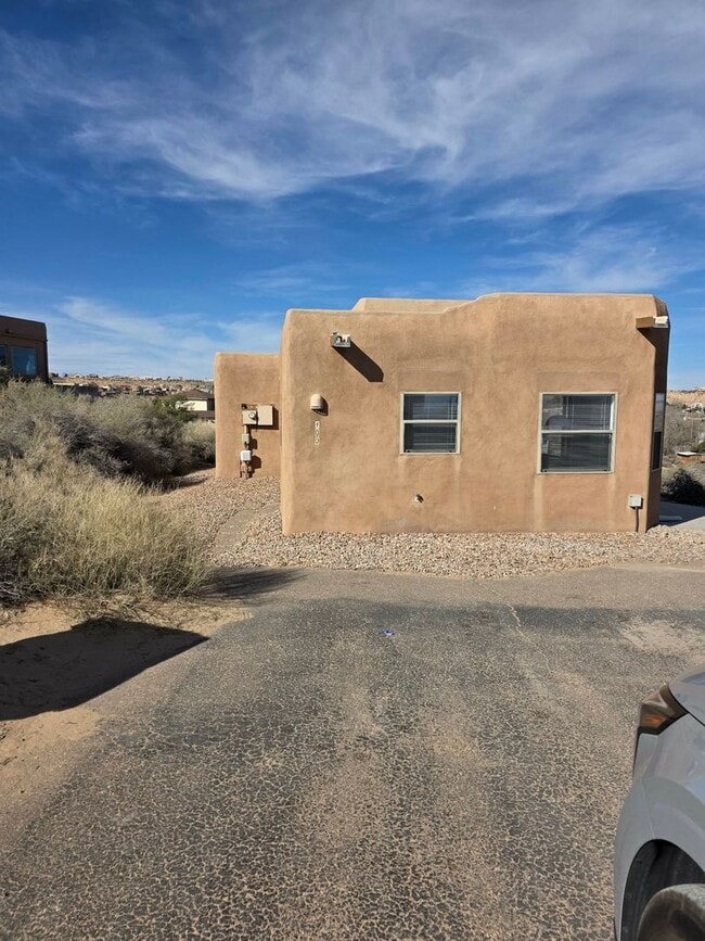 Building Photo - Casita in Corrales