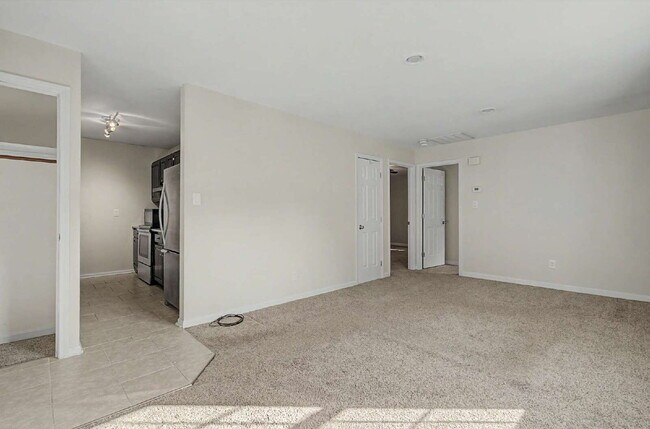 Building Photo - 2-Bedroom Condo Retreat in the Heart of Cary!