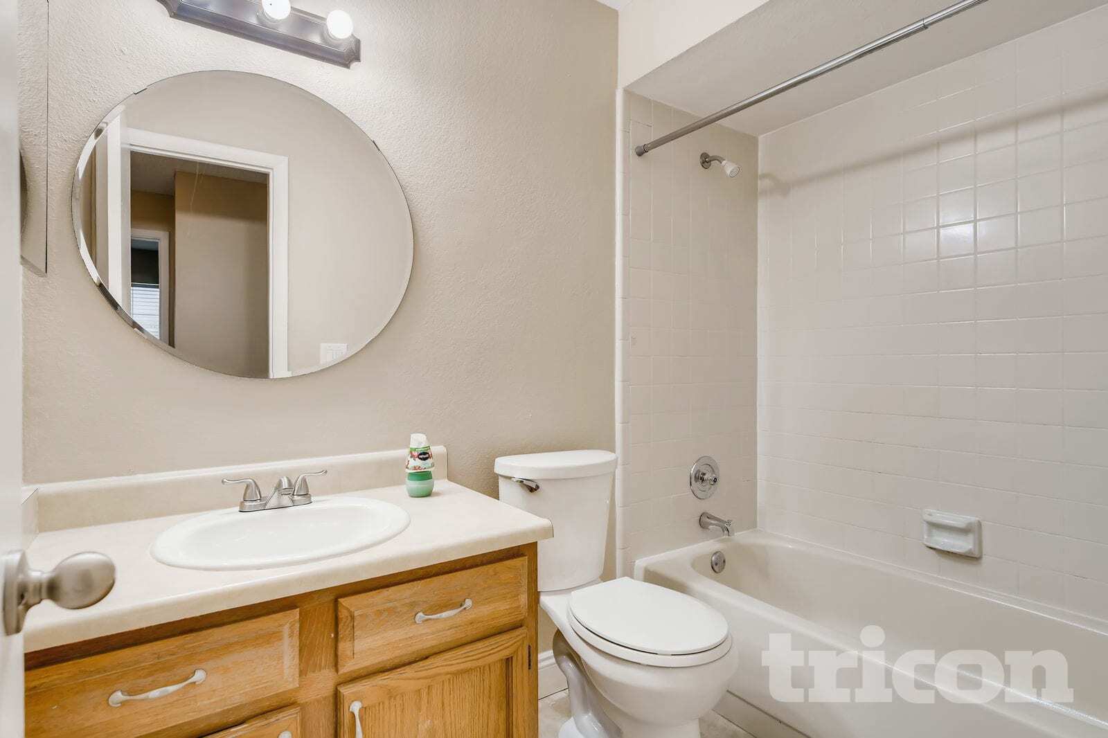 Building Photo - 1423 La Paloma Cir