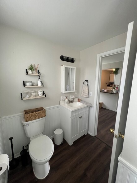 Bathroom with Shower and Tub - 701 Edgecliff St