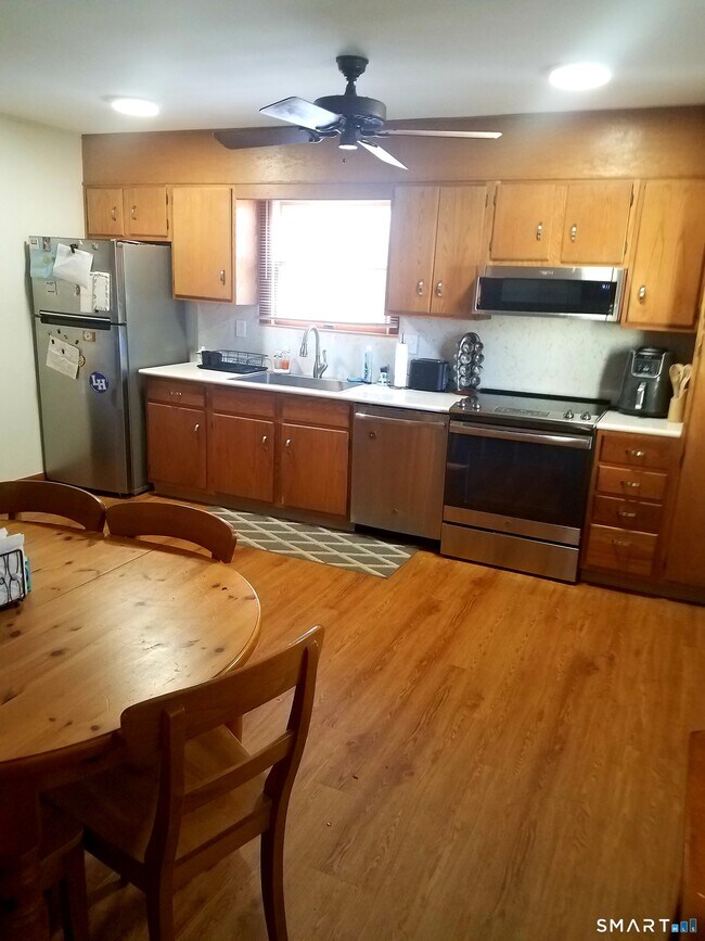 Building Photo - 72 Maple Tree Ave