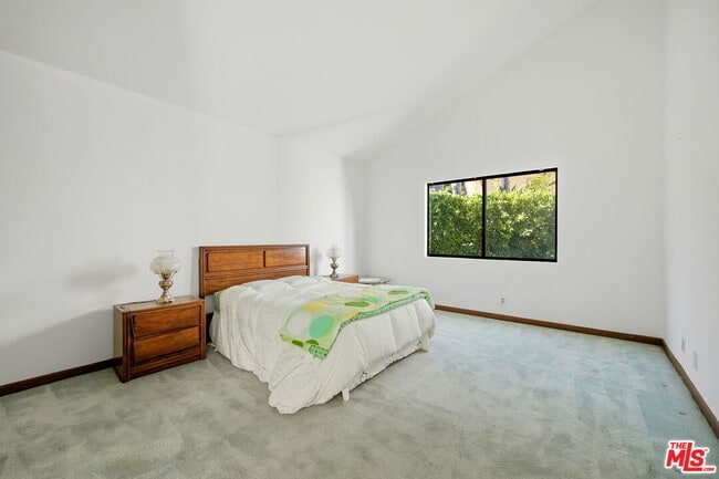 Building Photo - 2846 Royston Pl