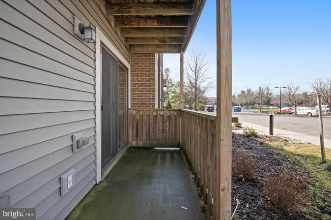 Building Photo - 2101 Ravens Crest Dr