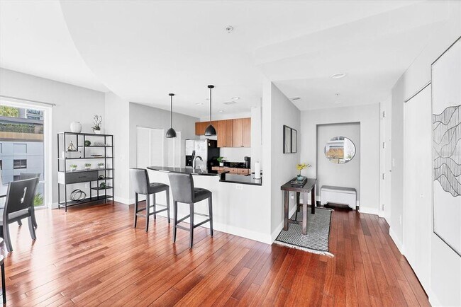 Building Photo - 525 E Jackson St