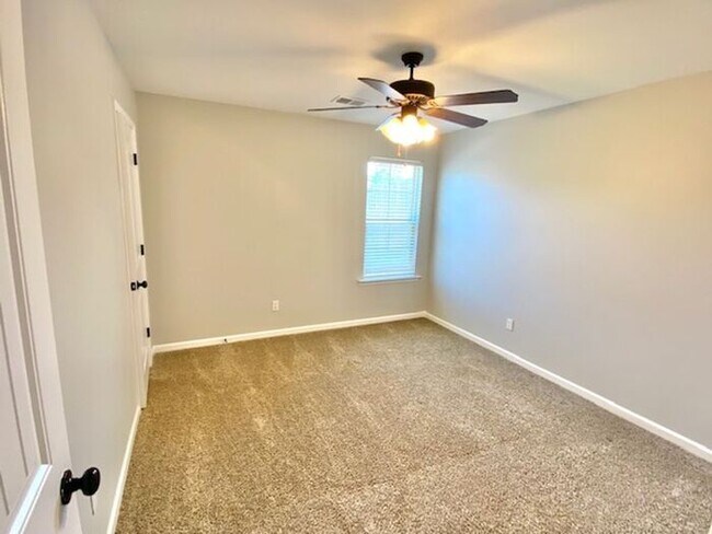 Building Photo - Now Leasing a 4-bedroom 2 bath home on Olive Branch