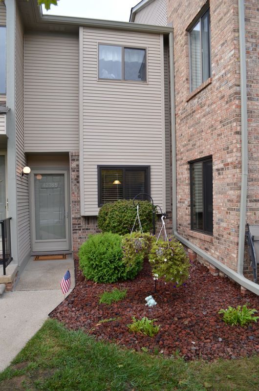 Primary Photo - 42765 Lilley Pointe Dr