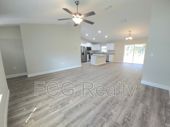 Building Photo - 9115 N Sandree Dr