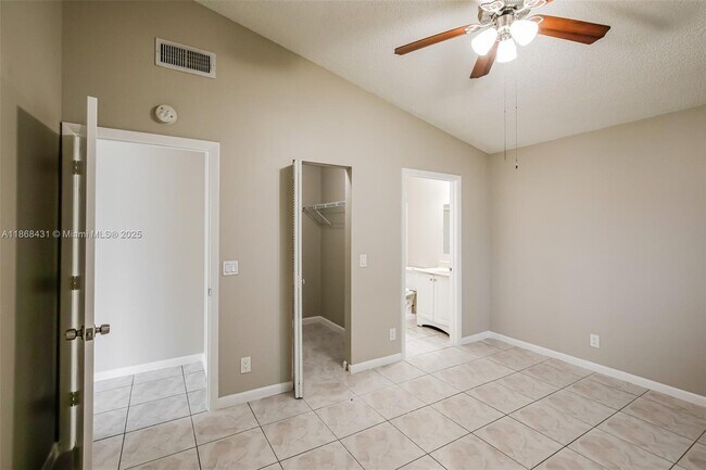 Building Photo - 6553 Bayfront Dr