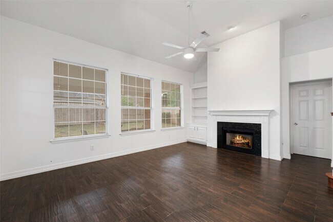 Building Photo - 9023 Eaglecove Dr