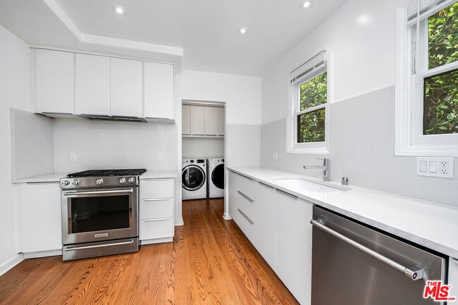 Building Photo - 601 Hayworth Ave