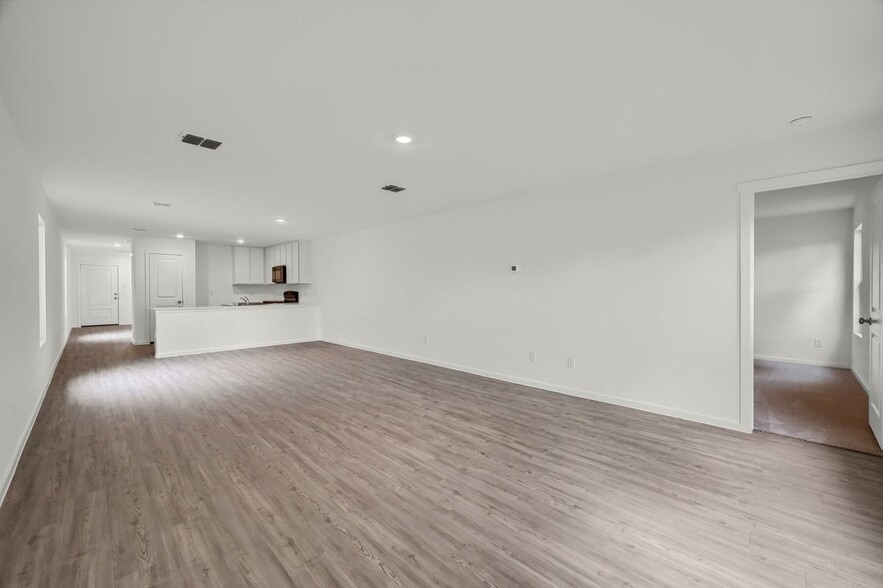 Building Photo - 6622 Highlands St