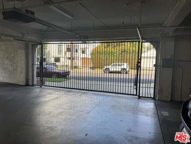 Building Photo - 1601 Veteran Ave