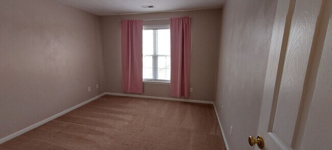 Building Photo - Beautiful home in GREAT location