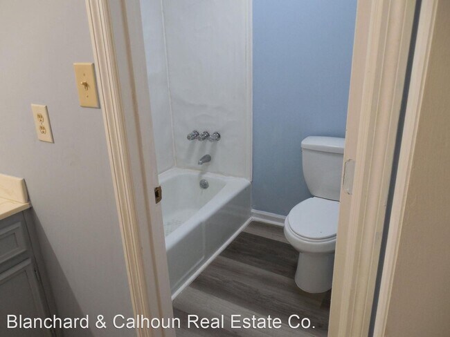 Building Photo - 4 br, 2 bath House - 107 Springlakes Circle