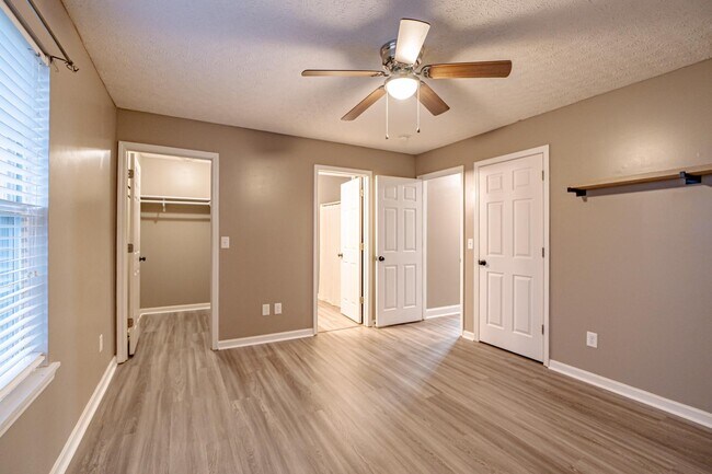 Building Photo - 115 Ivy Pointe Dr