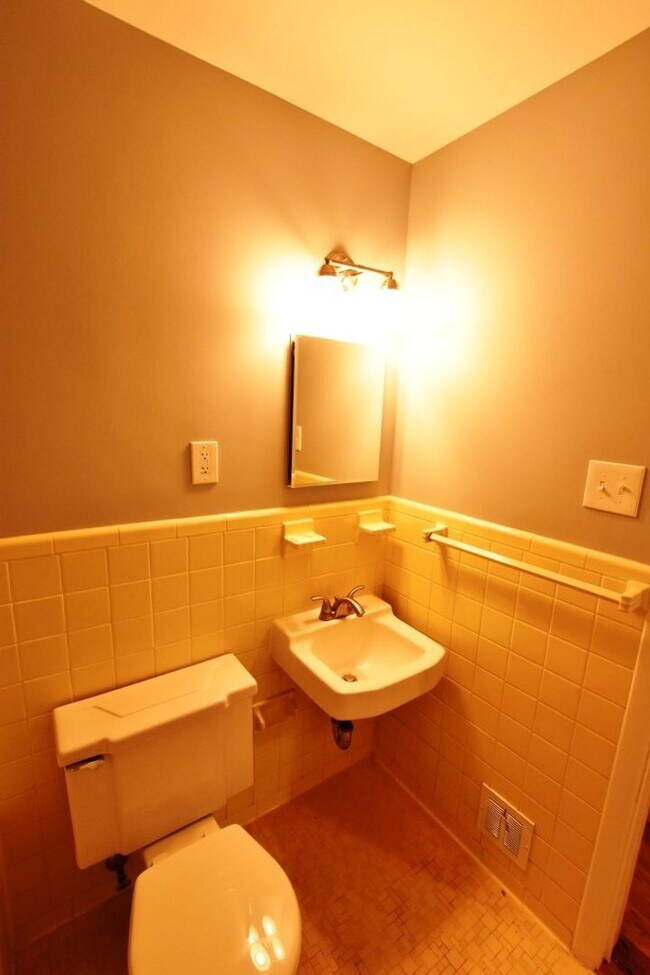 Building Photo - Awesome 4BR, 3BA Close In Bethesda Home With 2 Car Garage!!!