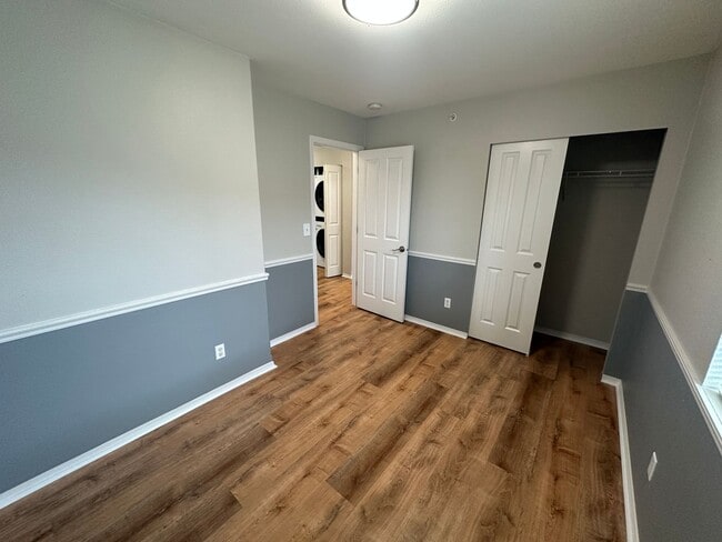 Building Photo - 2350 Simmons St