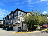 Building Photo - Bright & Modern 3BR Redmond End-Unit Townh...