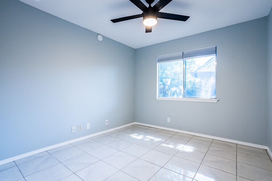 Bedroom - 5275 Meadow Rise St