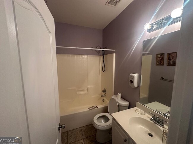 Building Photo - 61 Longwood Ct