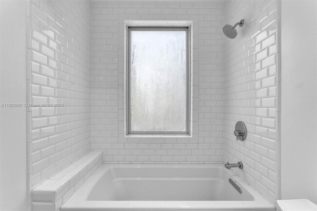 Building Photo - 101 SW 21st Rd