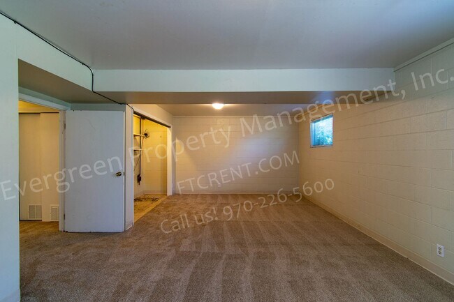 Building Photo - 1916 Larkspur Dr