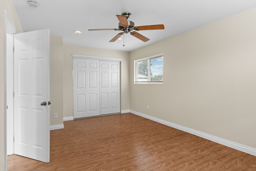Building Photo - 2884 La Salle Ave