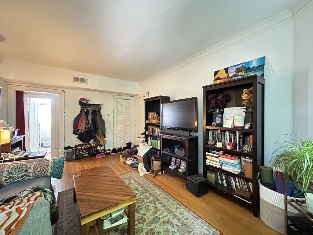 Building Photo - 3711 N Hoyne Ave