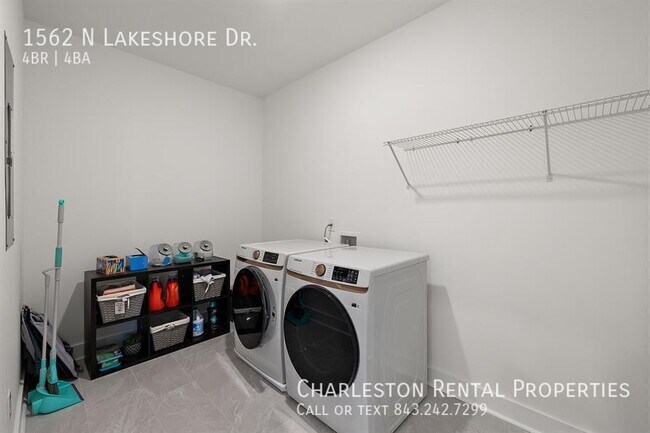 Building Photo - 1562 N Lakeshore Dr