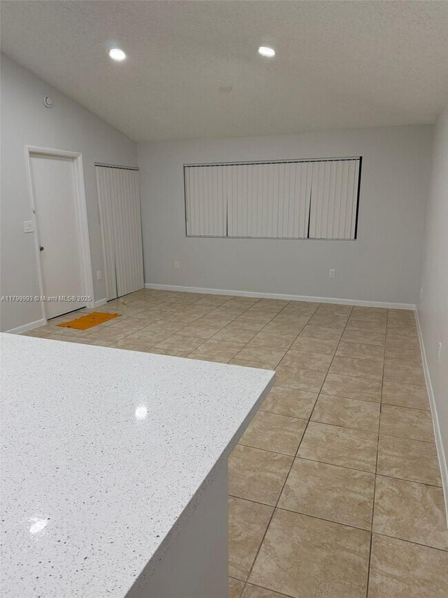 Building Photo - 2550 SW 18th Terrace