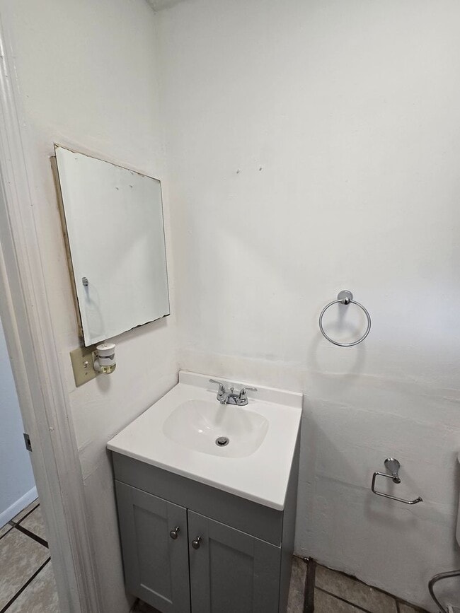 Building Photo - 5427 16th St E