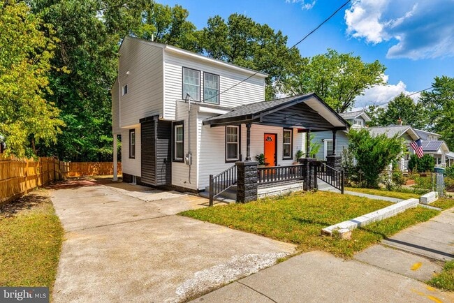 Building Photo - 2800 Upshur St