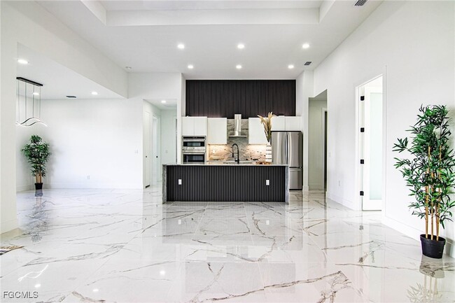 Building Photo - 829 NW 29th Ave