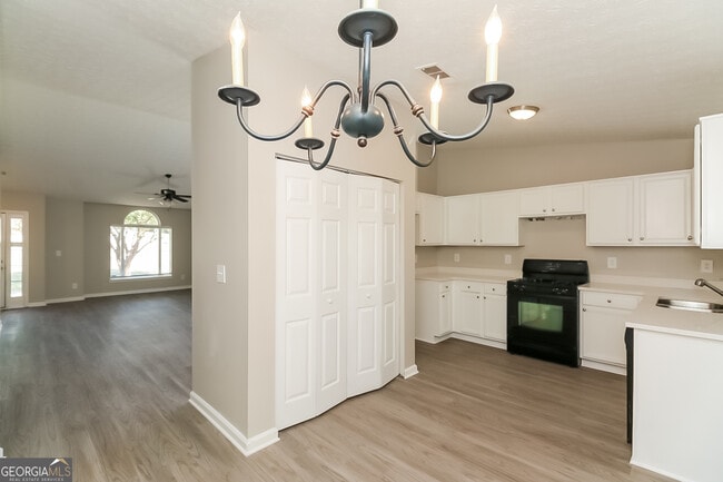 Building Photo - 6695 Emerald Pointe Cir