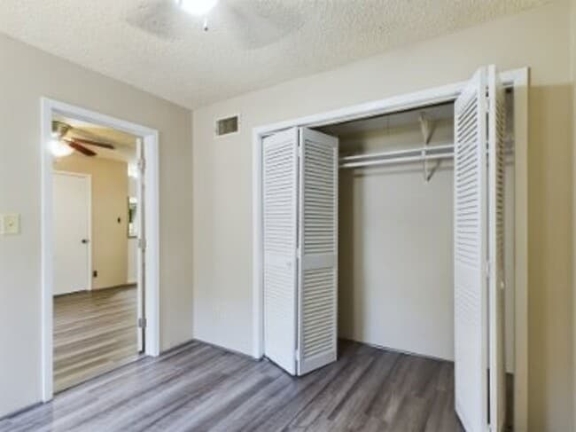 Building Photo - 321 W Park St