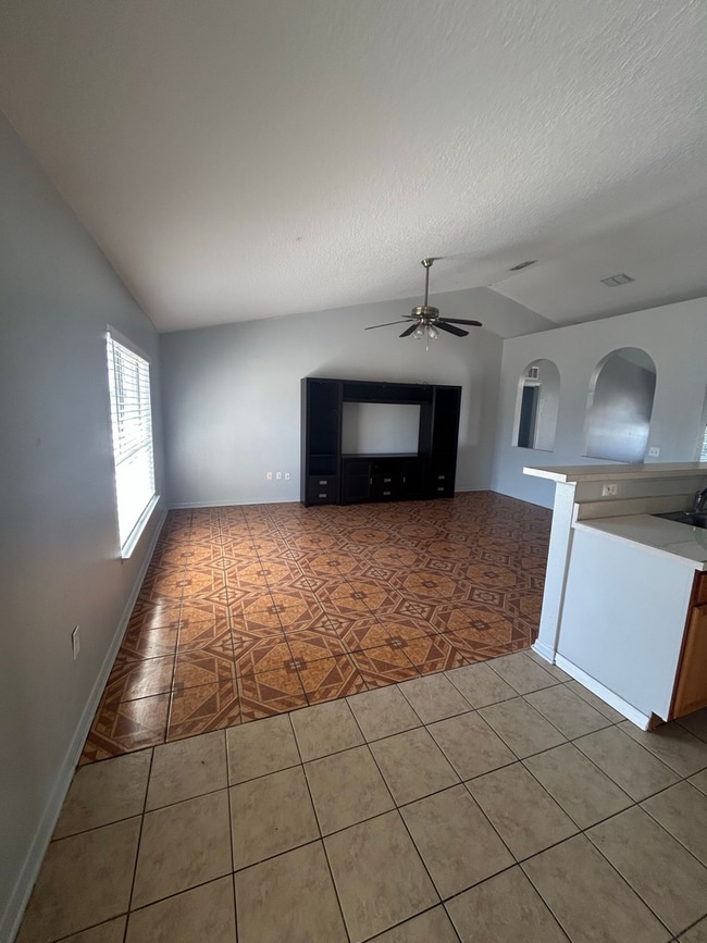Building Photo - 6031 Sunset Vista Dr