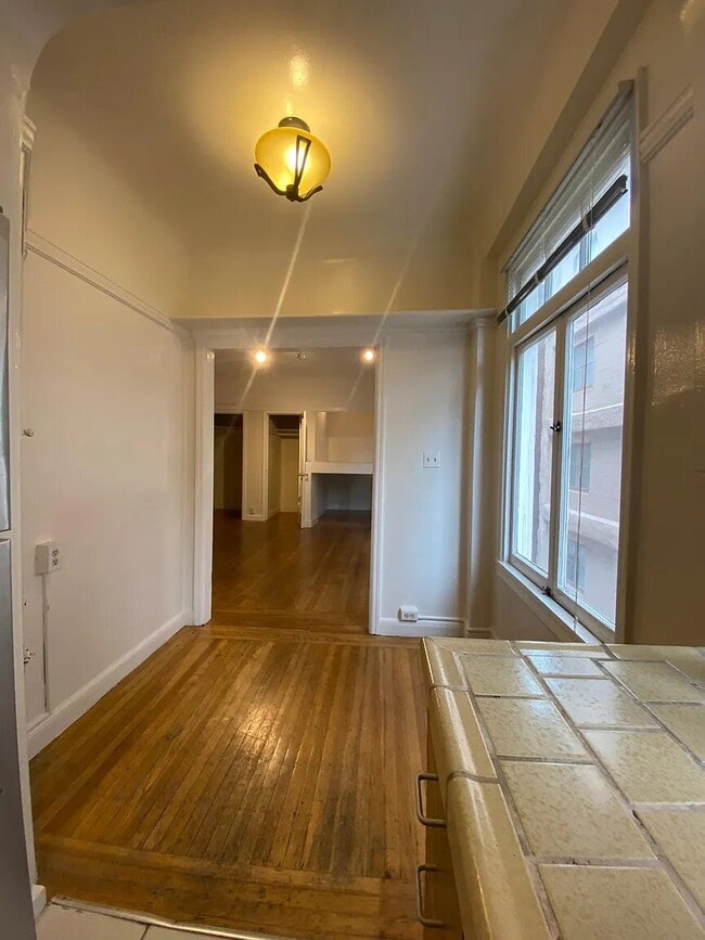 Building Photo - 1-Bedroom Gem in the Heart of San Francisco – Cozy 364 Sq Ft Haven!"