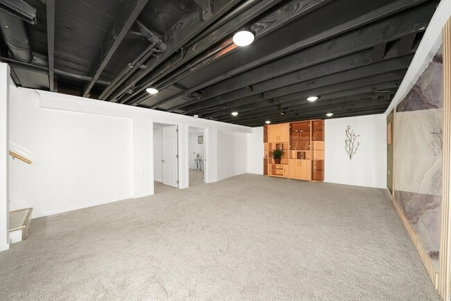 Building Photo - 1412 Balmoral Ave