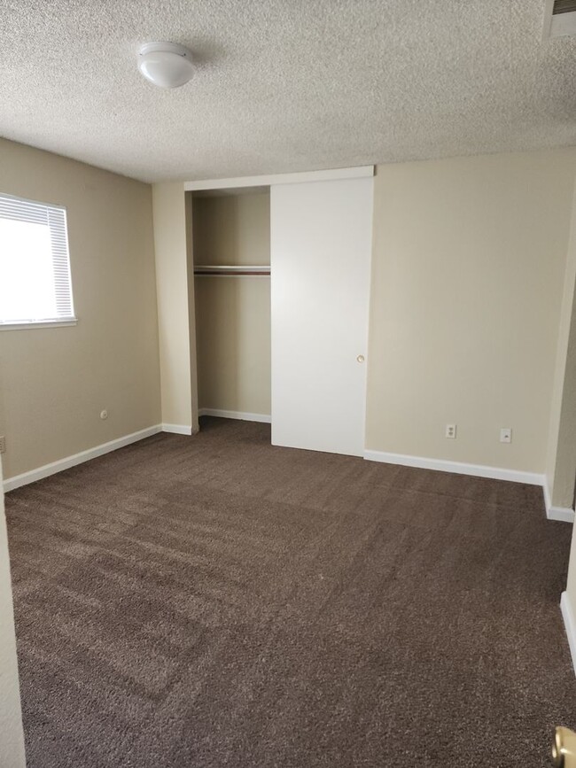 Building Photo - Modesto 2 Bedroom 2 Bath with Garage