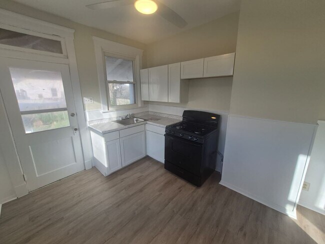 Building Photo - 2765 Alexandria Ave