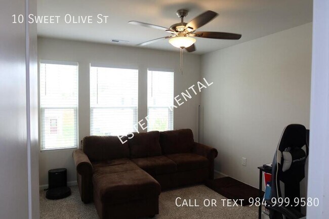 Building Photo - 10 Sweet Olive St