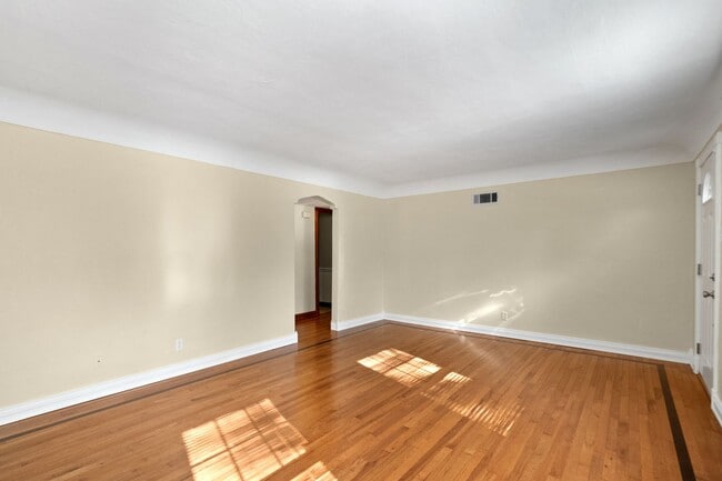 Building Photo - Webster Wonder w/ Floors Galore!