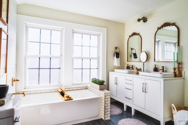 Building Photo - 715 Grandin Rd