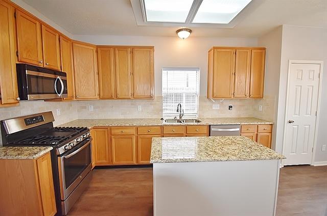 Building Photo - 1402 Lost Creek Dr