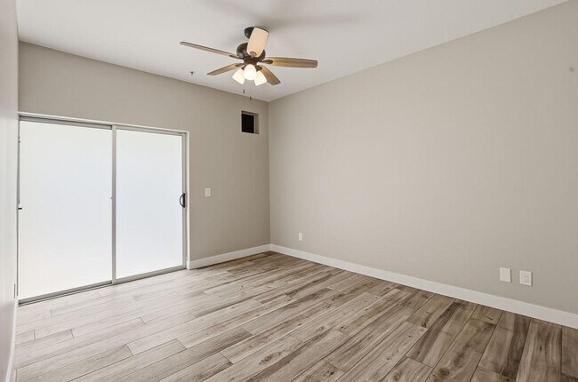 Building Photo - 1111 W University Dr