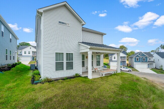 Building Photo - Stylish 3BR/2.5BA Craftsman Home with Loft...