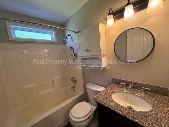 Building Photo - 206 Lindell Dr