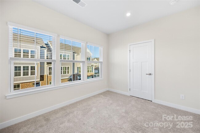 Building Photo - 9769 Oaklawn Blvd NW