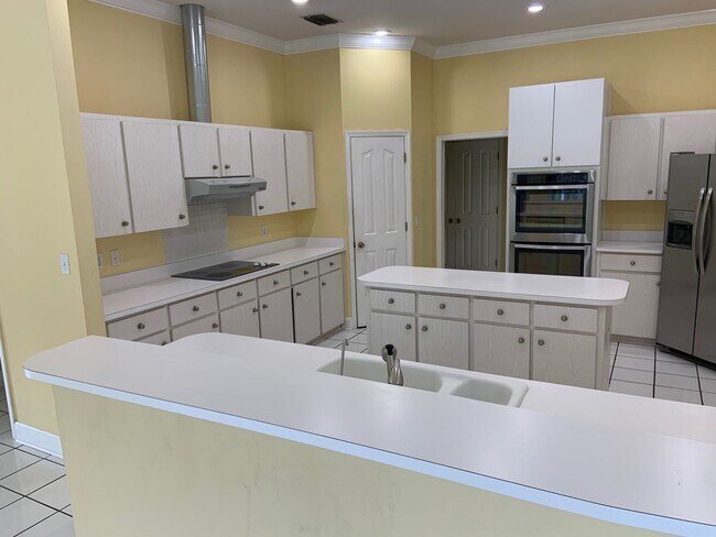 Building Photo - 2600 Crescent Lake Ct
